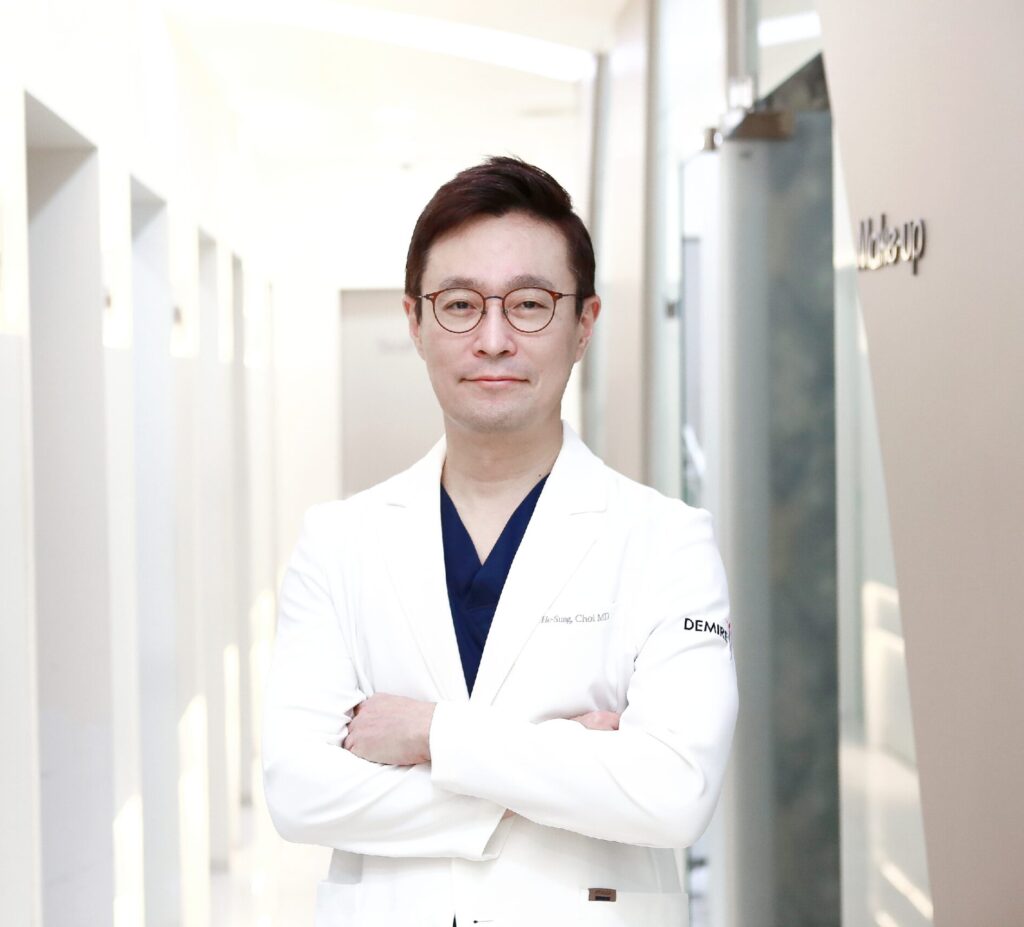 피어나의원 최호성 원장 프로필 사진 – 신논현 피부과 전문 클리닉 의료진